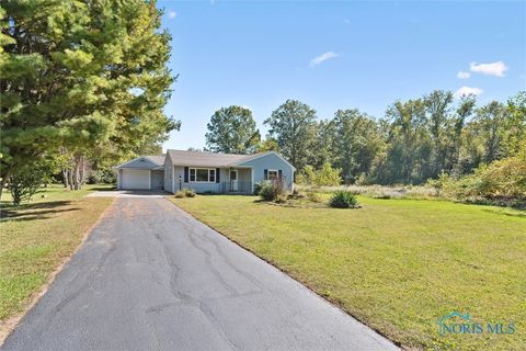 Photo of 3010 Elmwood Drive, Sylvania, OH 43560 (MLS # 6136592)