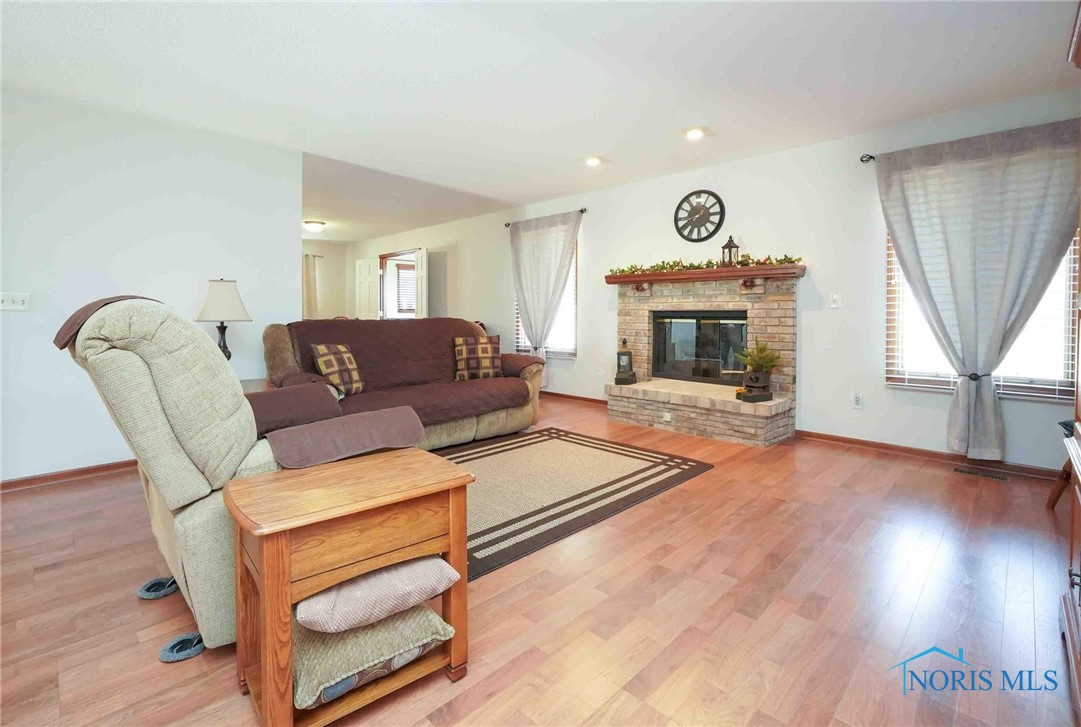 1923 Cobblestone Drive, Findlay, Ohio image 3