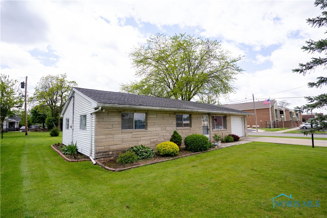 1700 Elmwood Drive, Defiance, Ohio image 5