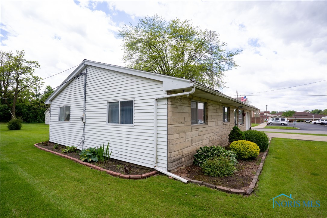 1700 Elmwood Drive, Defiance, Ohio image 10