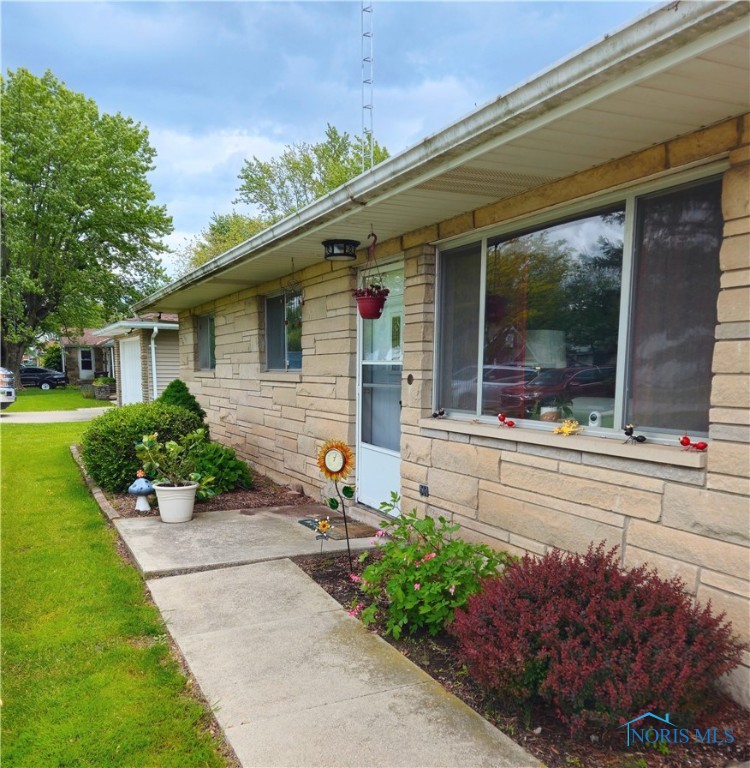 1700 Elmwood Drive, Defiance, Ohio image 3
