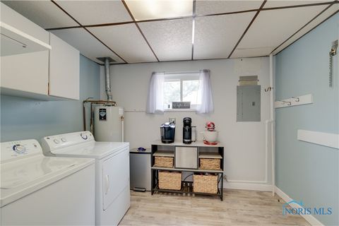 Tiny photo for 1148 Birch Avenue, Maumee, OH 43537 (MLS # 6136133)