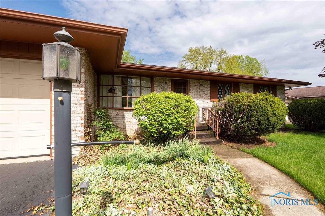 2021 Knollwood Drive, Findlay, Ohio image 2