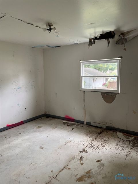 Tiny photo for 2432 Rochester Place, Northwood, OH 43619 (MLS # 6136214)