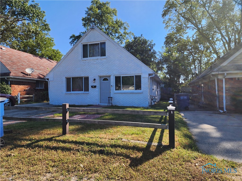 View Toledo, OH 43613 house