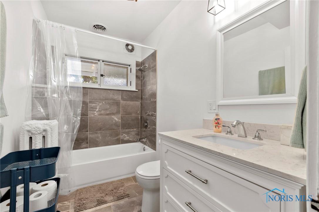 2530 Robinwood Avenue, Toledo, Ohio image 24
