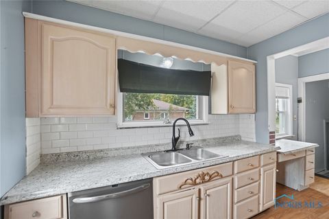 Tiny photo for 325 Greenlawn Avenue, Findlay, OH 45840 (MLS # 6136318)
