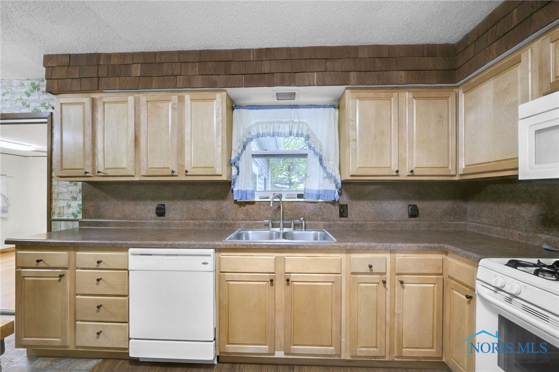 13921 Defiance Pike, Rudolph, Ohio image 11