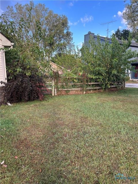 Tiny photo for 6748 Woodlake Drive #6748, Toledo, OH 43617 (MLS # 6136912)
