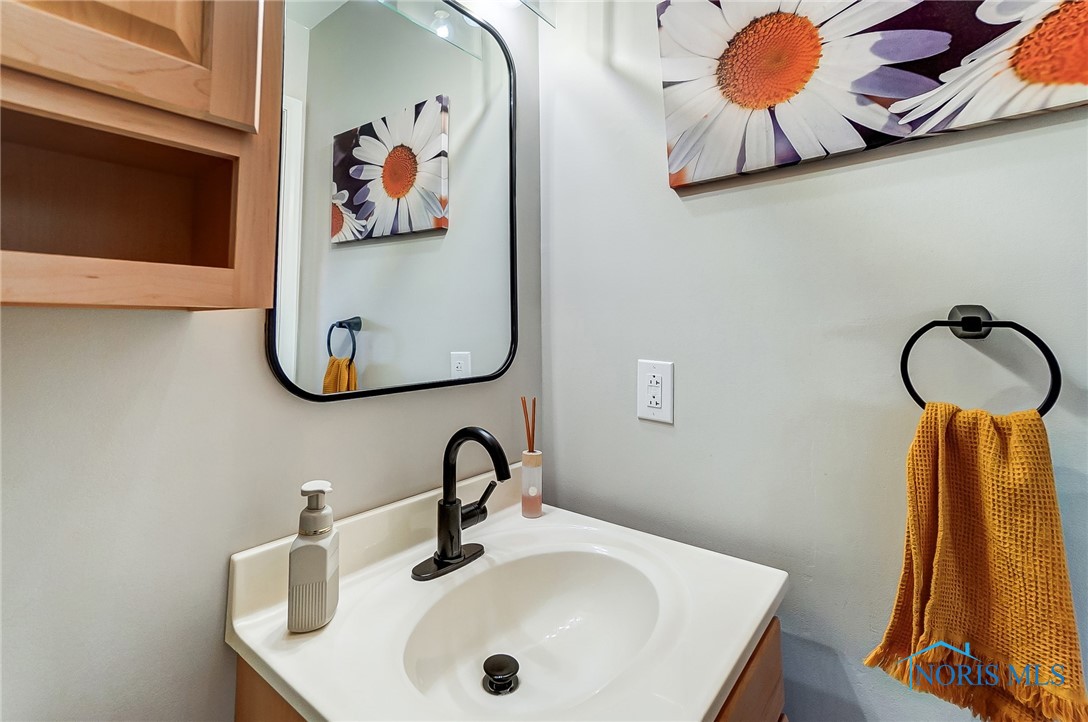 3957 Dalling Drive, Northwood, Ohio image 18