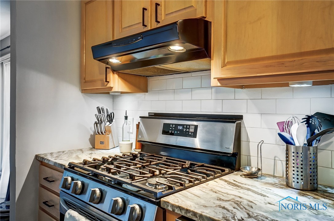 3957 Dalling Drive, Northwood, Ohio image 13