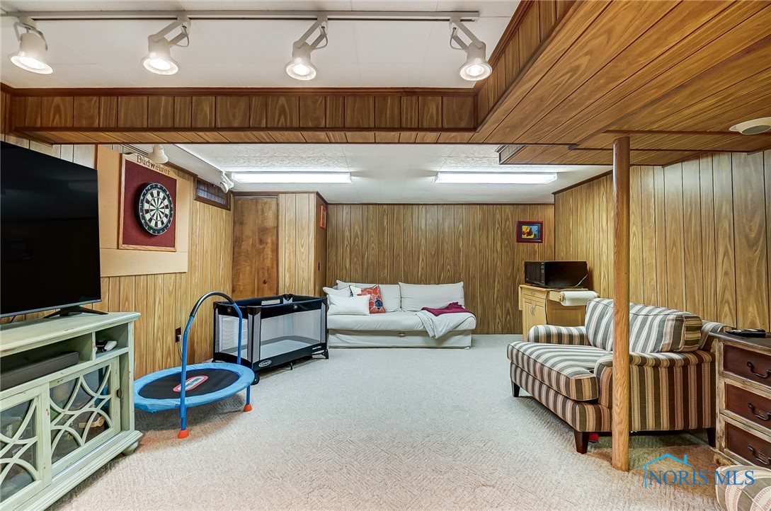3957 Dalling Drive, Northwood, Ohio image 37