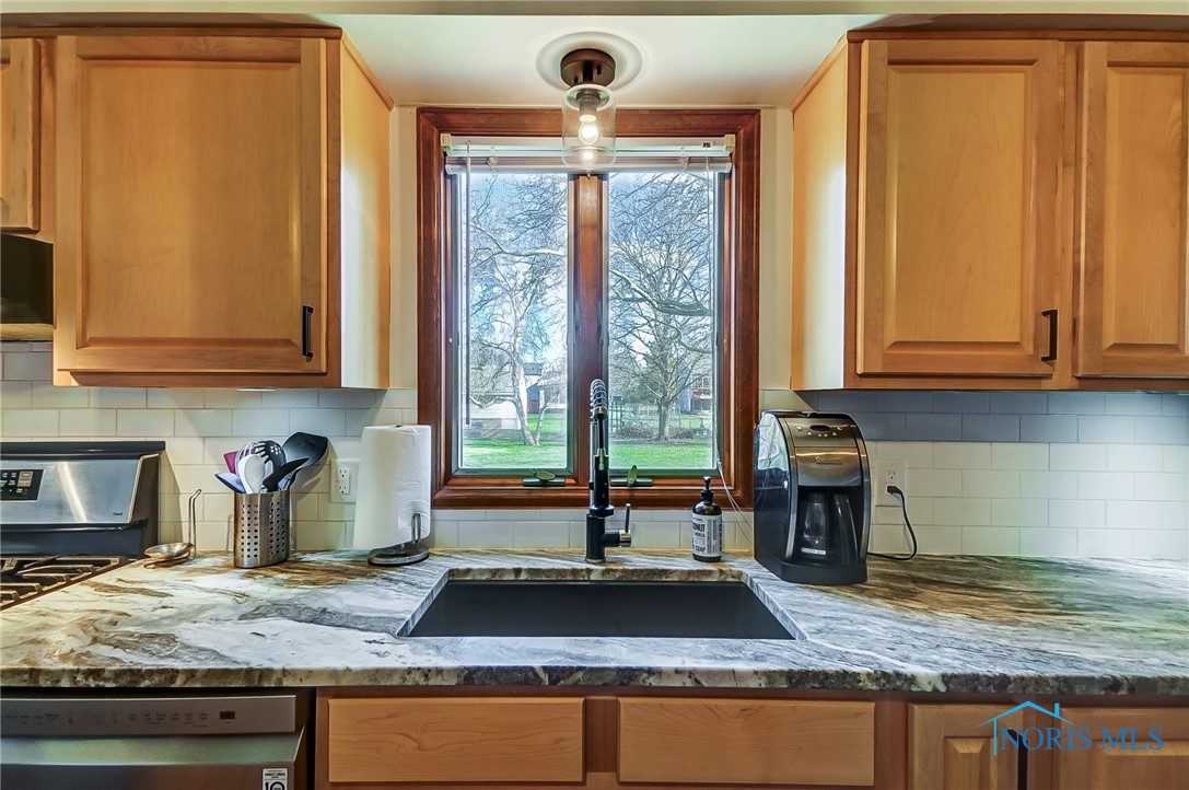 3957 Dalling Drive, Northwood, Ohio image 12