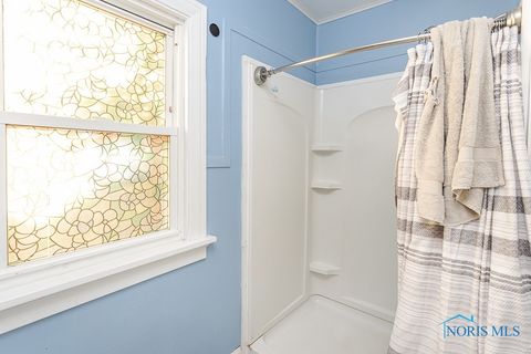 Tiny photo for 325 E Broadway Street, Toledo, OH 43605 (MLS # 6136711)