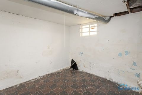 Tiny photo for 325 E Broadway Street, Toledo, OH 43605 (MLS # 6136711)