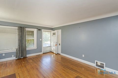Tiny photo for 325 E Broadway Street, Toledo, OH 43605 (MLS # 6136711)