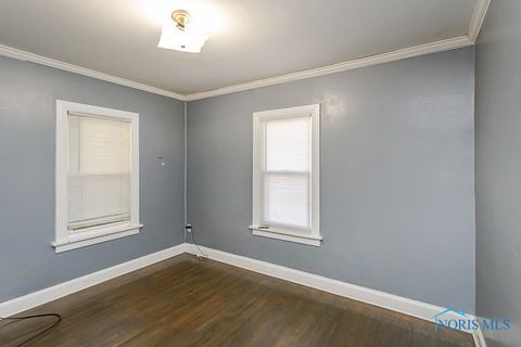 Tiny photo for 325 E Broadway Street, Toledo, OH 43605 (MLS # 6136711)