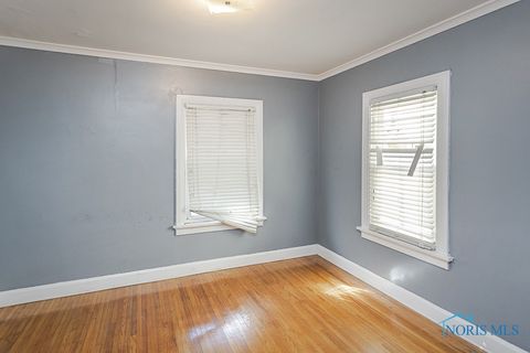 Tiny photo for 325 E Broadway Street, Toledo, OH 43605 (MLS # 6136711)