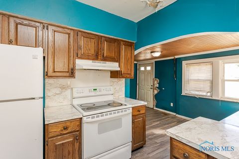 Tiny photo for 325 E Broadway Street, Toledo, OH 43605 (MLS # 6136711)