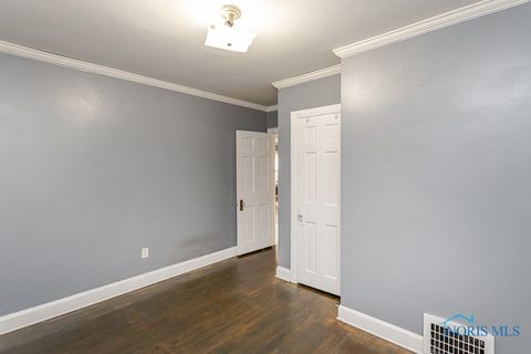 Tiny photo for 325 E Broadway Street, Toledo, OH 43605 (MLS # 6136711)