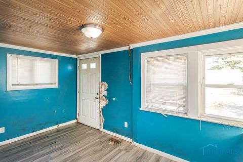 Tiny photo for 325 E Broadway Street, Toledo, OH 43605 (MLS # 6136711)