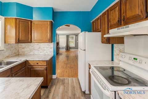 Tiny photo for 325 E Broadway Street, Toledo, OH 43605 (MLS # 6136711)