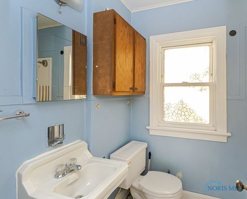 Tiny photo for 325 E Broadway Street, Toledo, OH 43605 (MLS # 6136711)