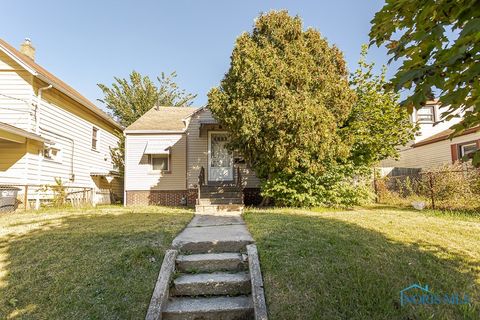 Photo of 325 E Broadway Street, Toledo, OH 43605 (MLS # 6136711)