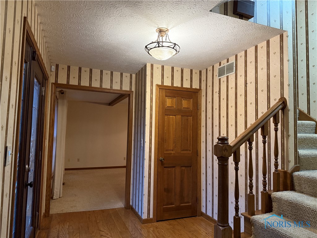 10 Meadowbrook Drive