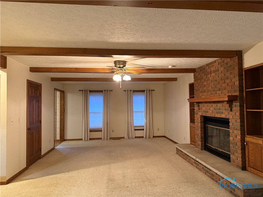 10 Meadowbrook Drive