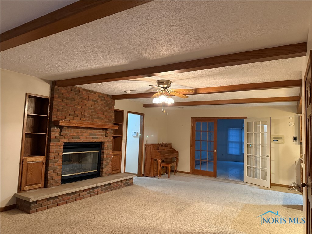 10 Meadowbrook Drive