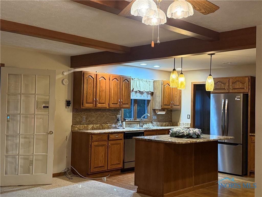 10 Meadowbrook Drive