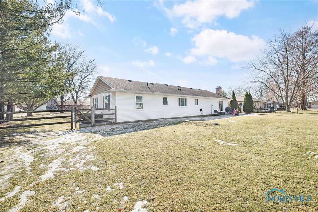 22171 W Tall Oaks Circle, Curtice, Ohio image 34