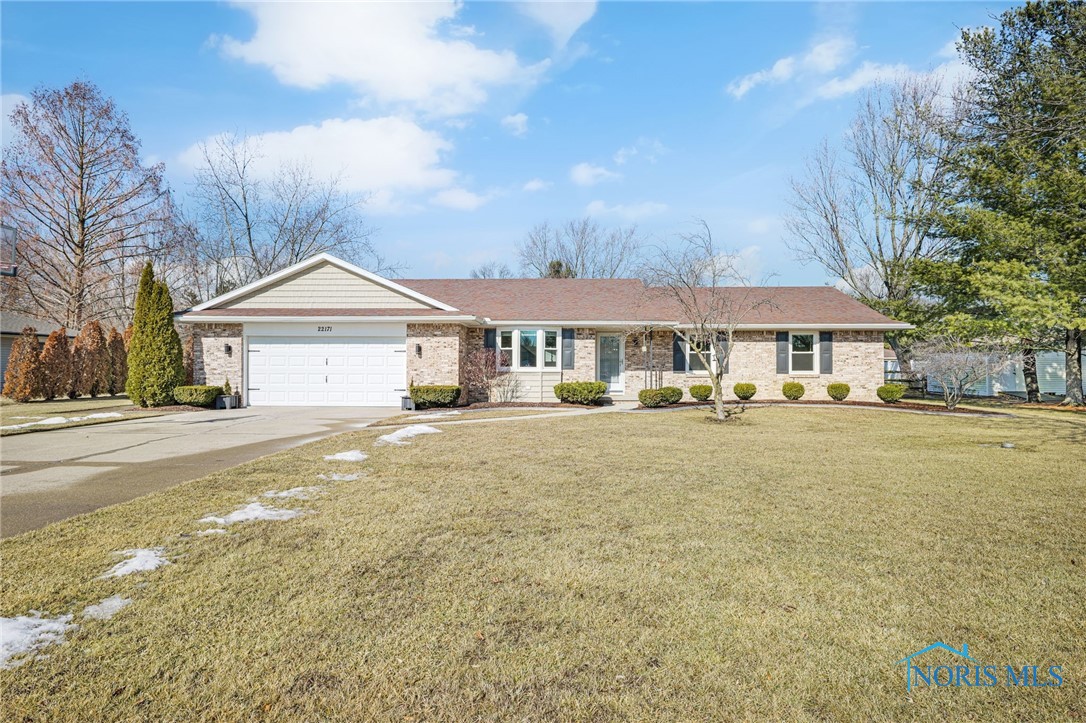 22171 W Tall Oaks Circle, Curtice, Ohio image 2