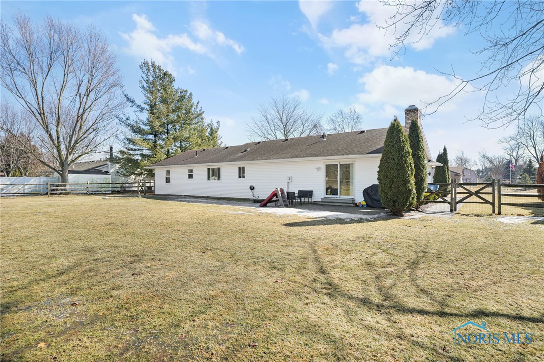 22171 W Tall Oaks Circle, Curtice, Ohio image 6