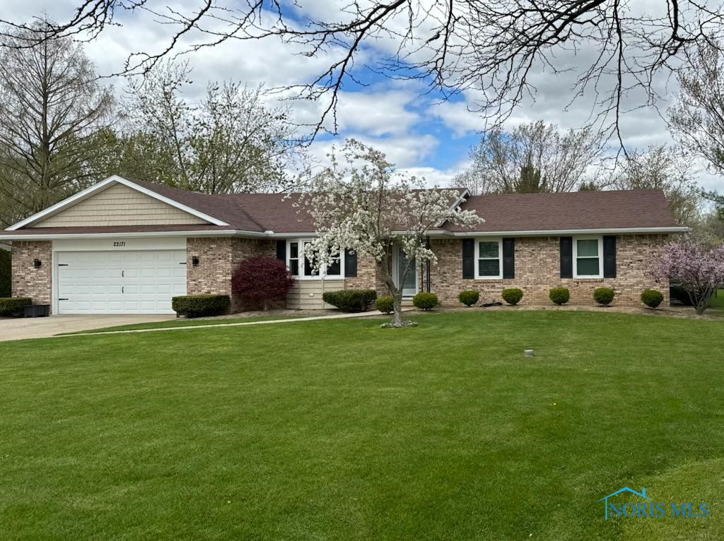22171 W Tall Oaks Circle, Curtice, Ohio image 1