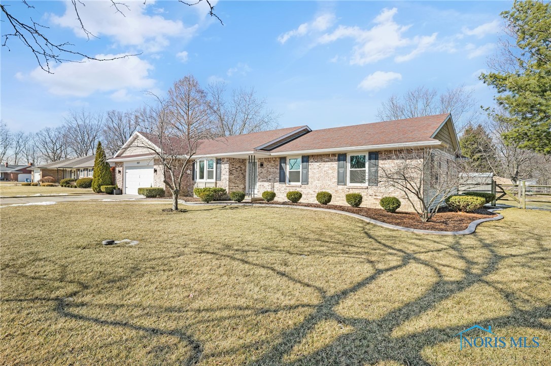 22171 W Tall Oaks Circle, Curtice, Ohio image 3