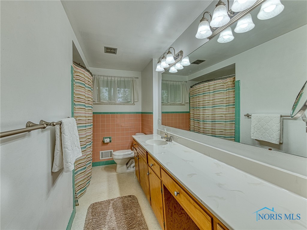 2305 E Country Club Parkway, Toledo, Ohio image 17