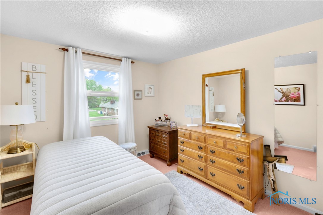 6032 Wakefield Drive, Sylvania, Ohio image 23