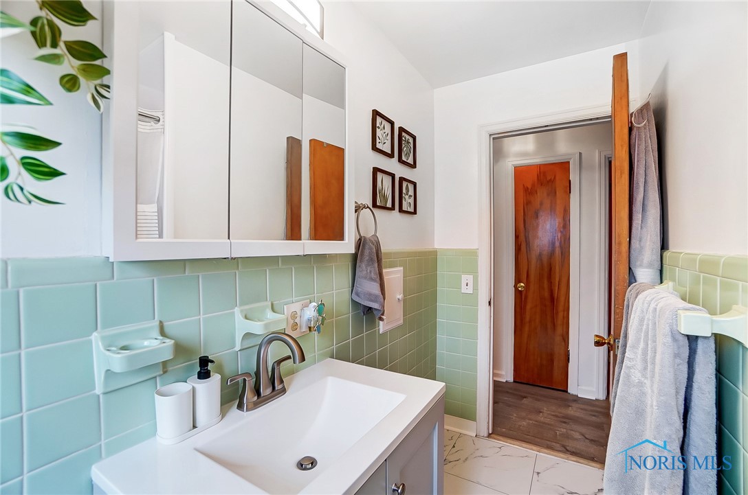 2605 Castleton Avenue, Toledo, Ohio image 24