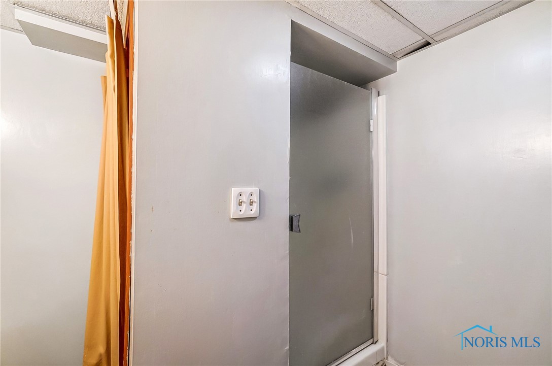 2605 Castleton Avenue, Toledo, Ohio image 39