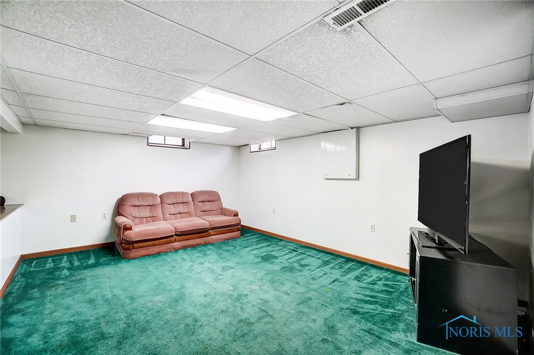 2605 Castleton Avenue, Toledo, Ohio image 32