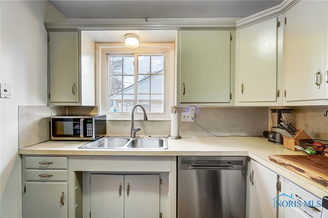 2605 Castleton Avenue, Toledo, Ohio image 13