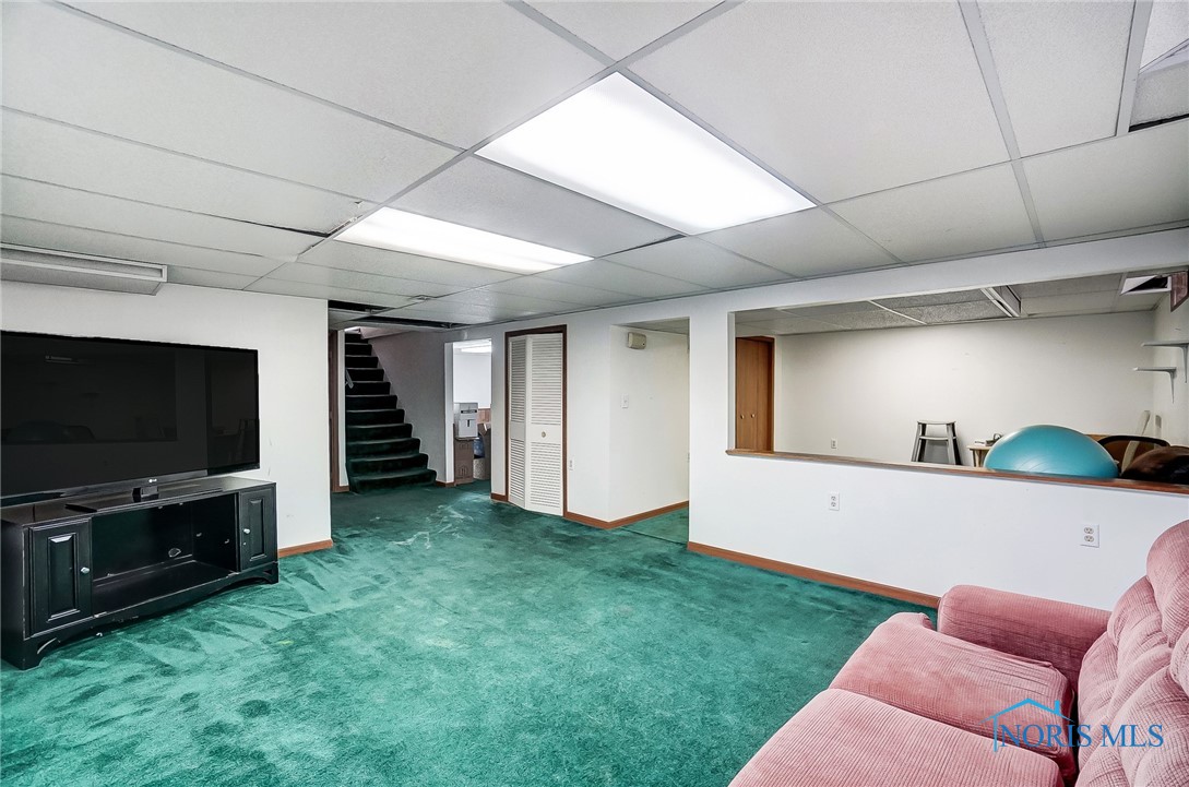 2605 Castleton Avenue, Toledo, Ohio image 33