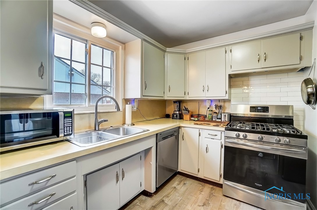 2605 Castleton Avenue, Toledo, Ohio image 12