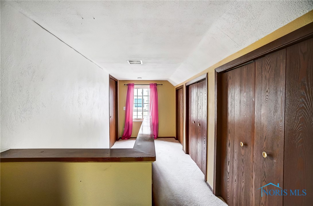 2605 Castleton Avenue, Toledo, Ohio image 27