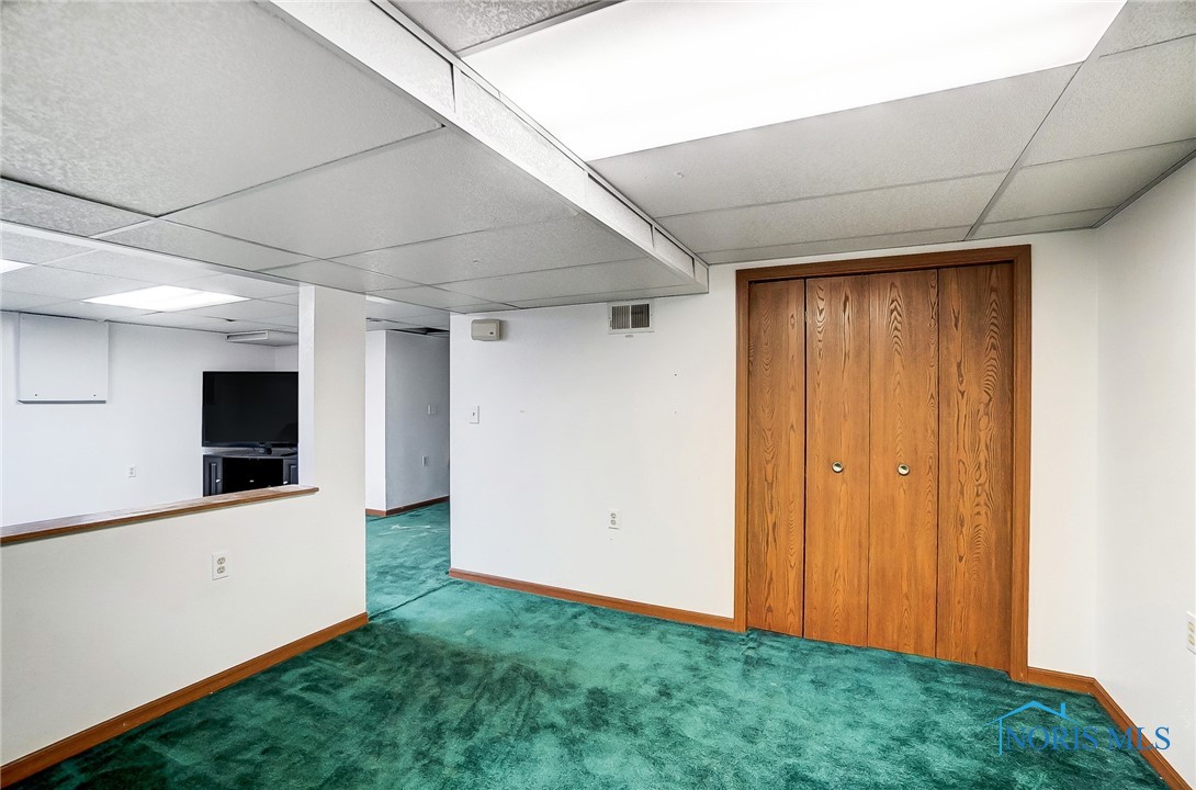 2605 Castleton Avenue, Toledo, Ohio image 35