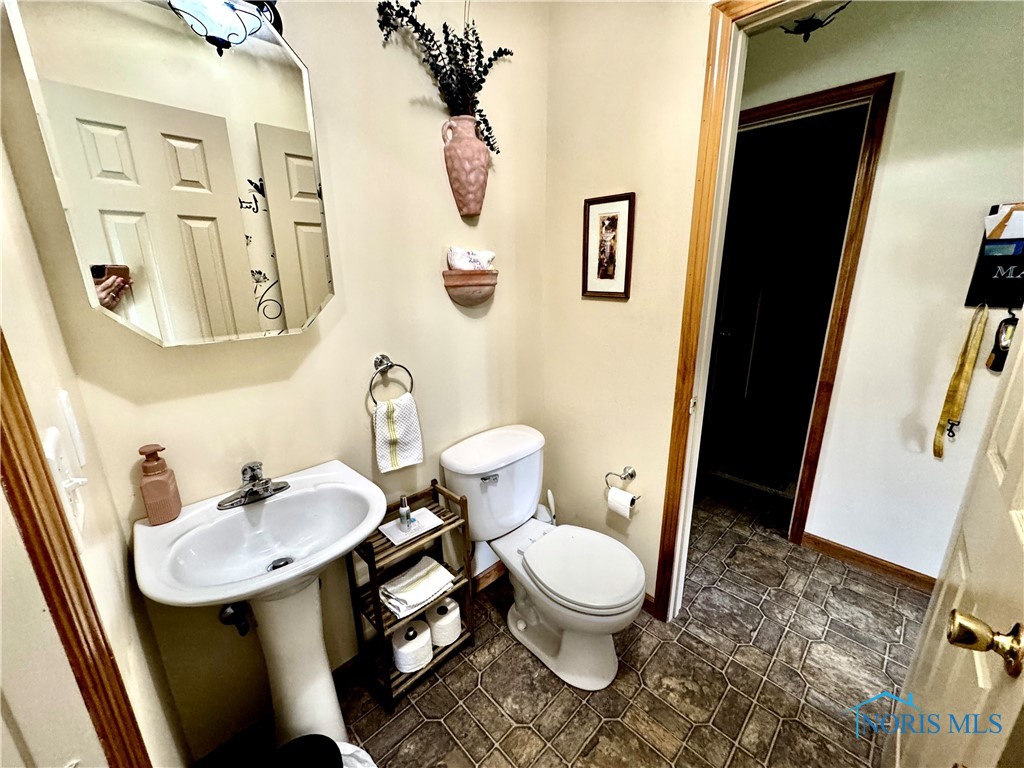 5130 Lake Shore Drive, Defiance, Ohio image 24