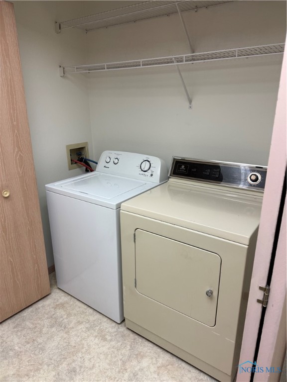 Findlay, Ohio 45840, United States, 2 Bedrooms Bedrooms, ,1 BathroomBathrooms,Residential,Active,12015