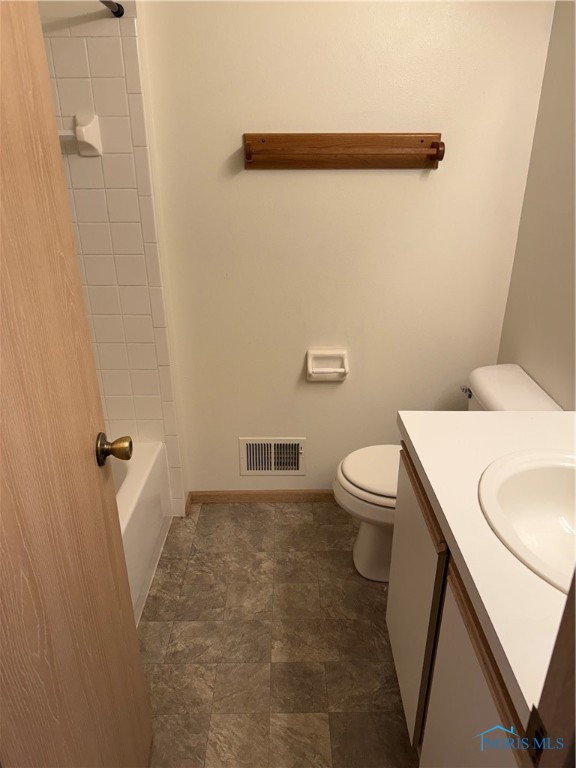 Findlay, Ohio 45840, United States, 2 Bedrooms Bedrooms, ,1 BathroomBathrooms,Residential,Active,12015